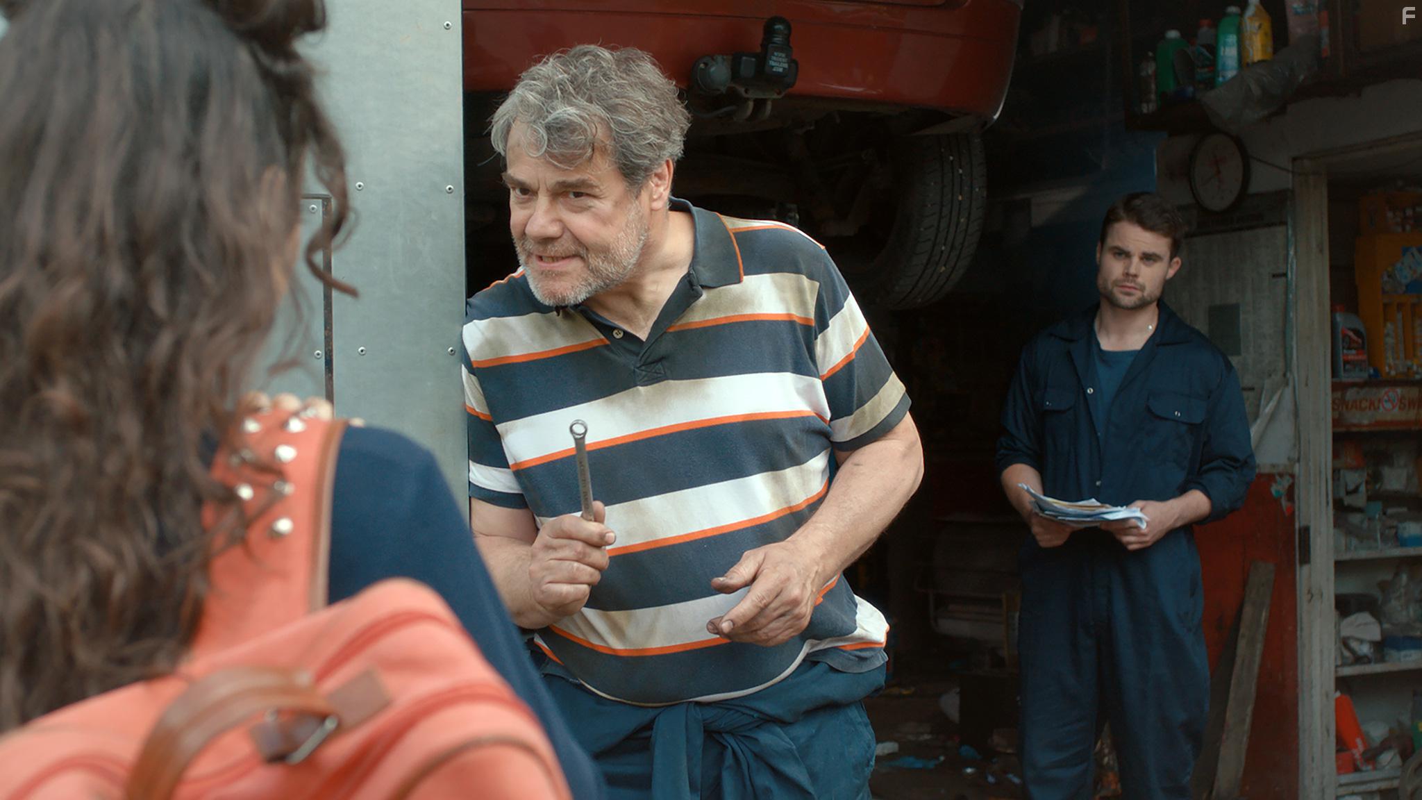 Peter Hannah, Gordon Kennedy, and Naomi Morris in Above the Clouds (2018)