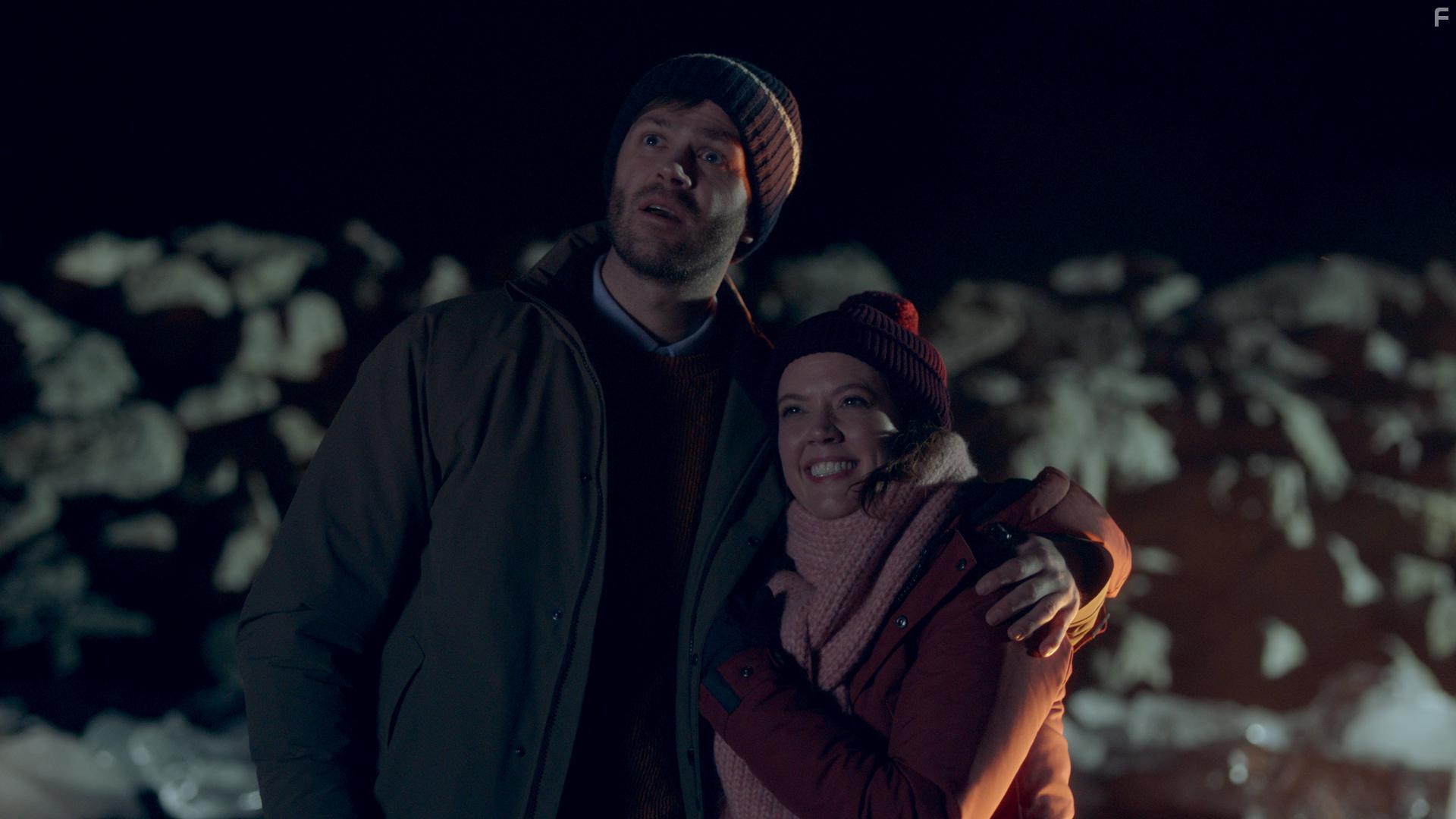 Jel Smundsson and Patti Murin in Love on Iceland (2020)