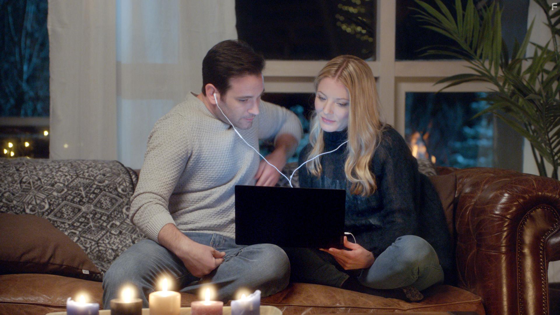 Kaitlin Doubleday and Colin Donnell in Love on Iceland (2020)