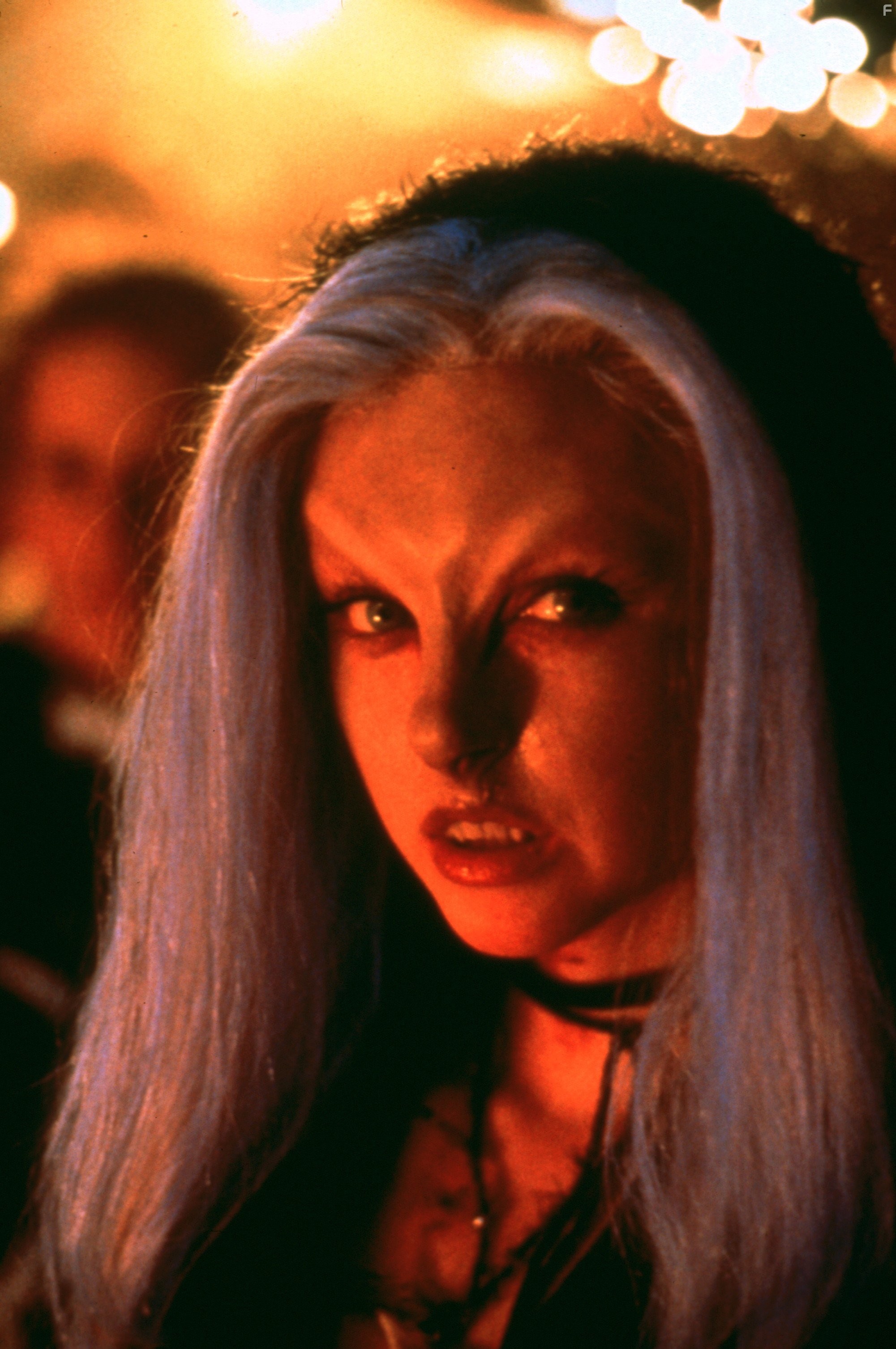 Katharine Isabelle in Оборотень (2000)