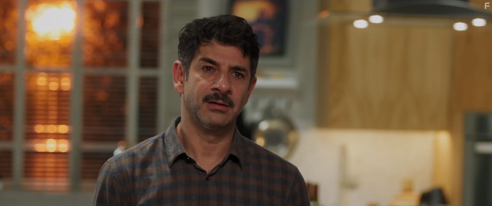 Miguel Rodarte in Perfectos desconocidos (2018)