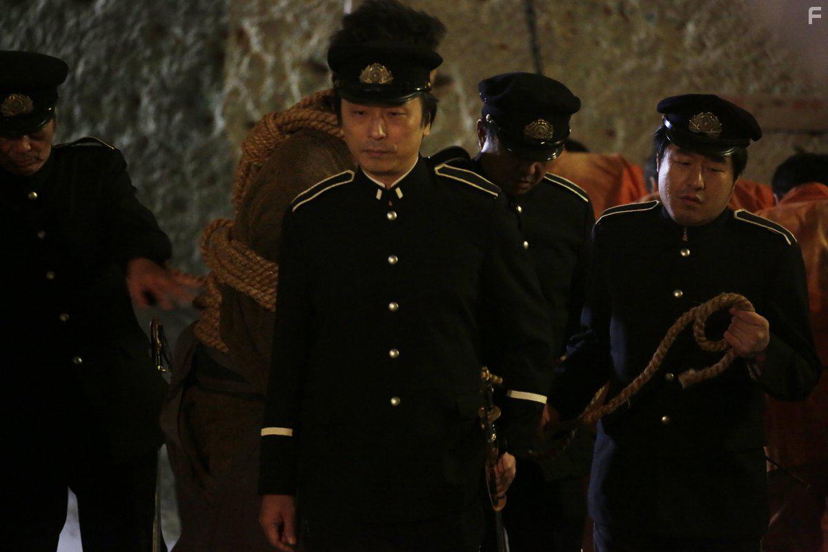 Tomokazu Seki and Naoyoshi Shiotani in Donten ni warau (2018)