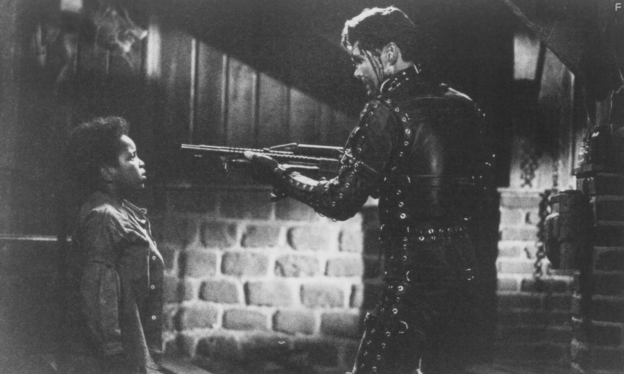 Brandon Quintin Adams and Everett McGill in Люди под лестницей (1991)