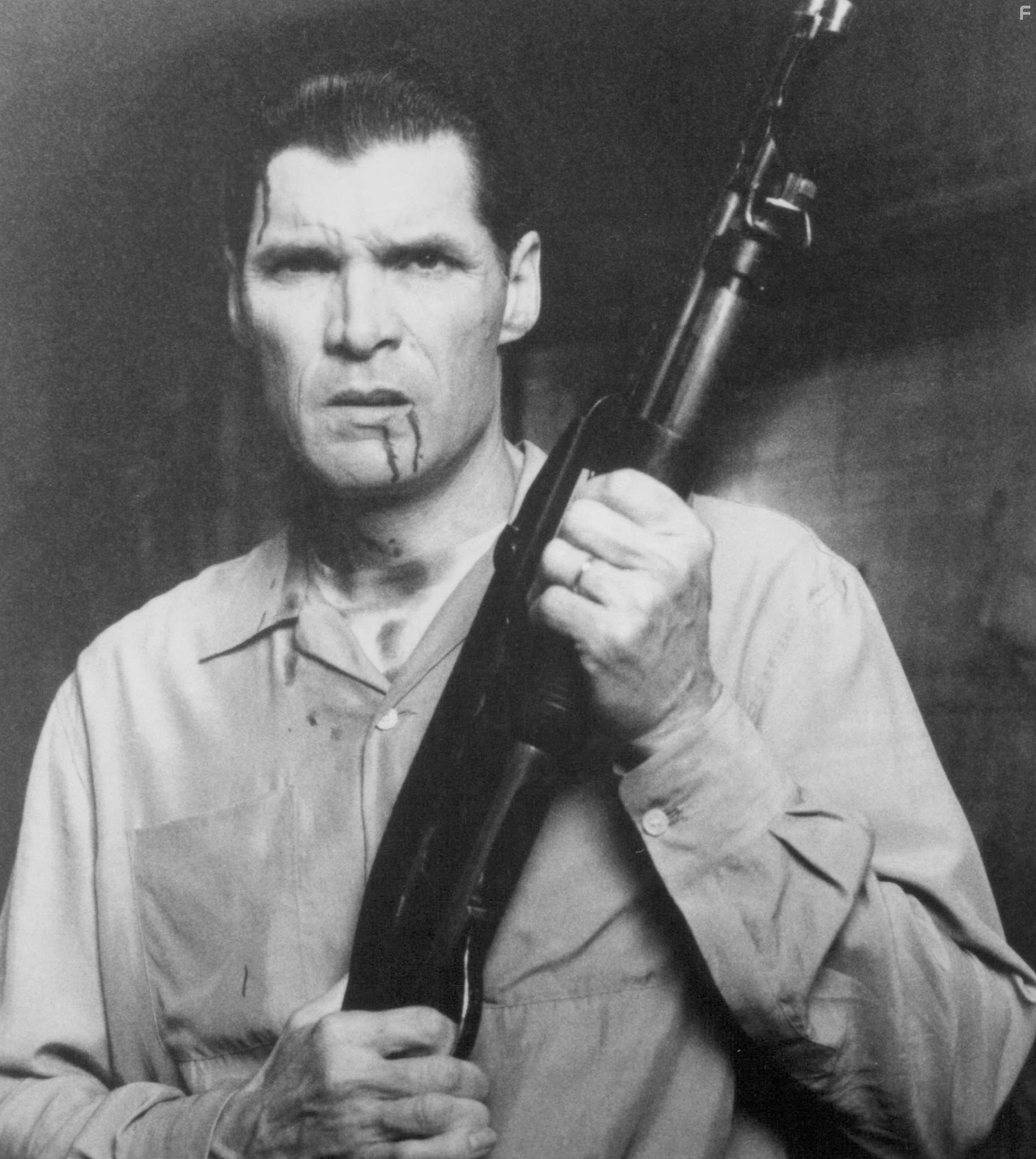 Everett McGill in Люди под лестницей (1991)