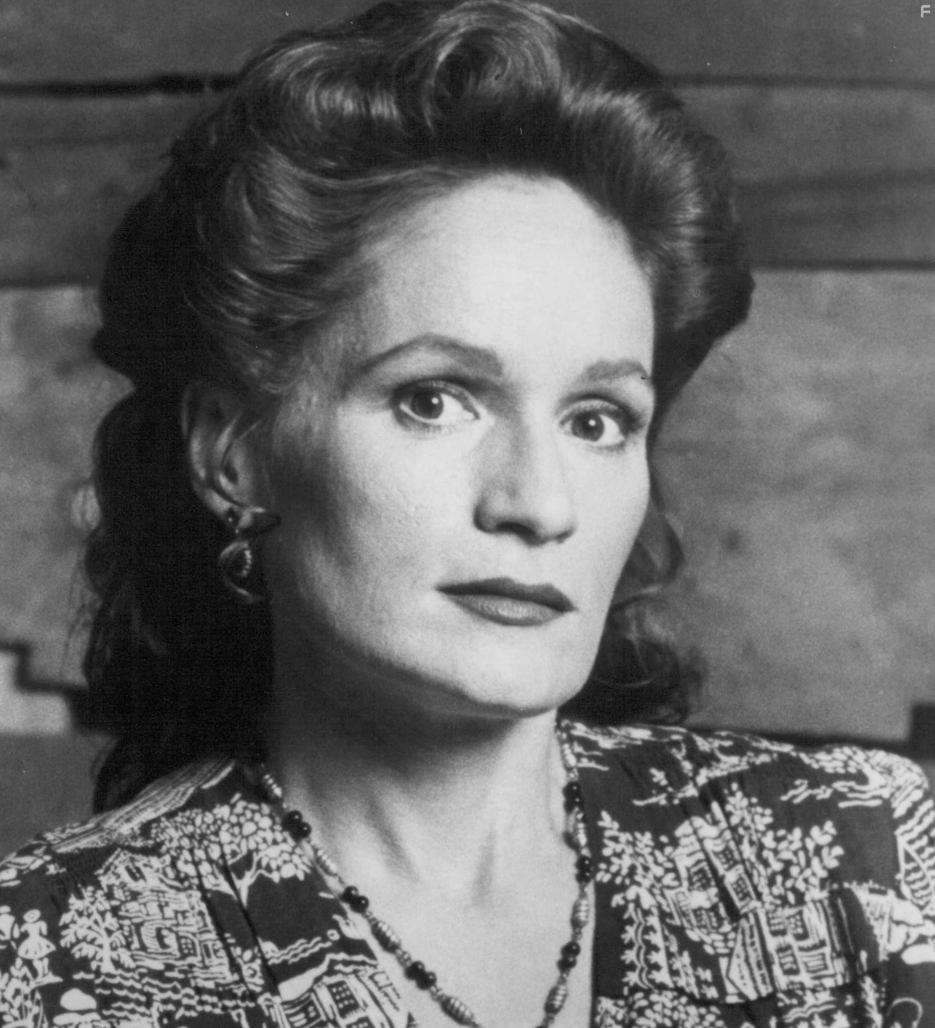 Wendy Robie in Люди под лестницей (1991)