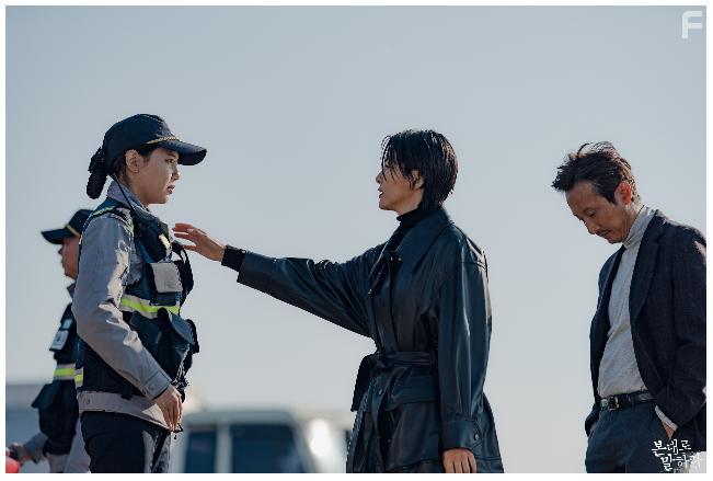 Choi Sooyoung and Seo-Yeon Jin in Tell Me What You Saw (2020)