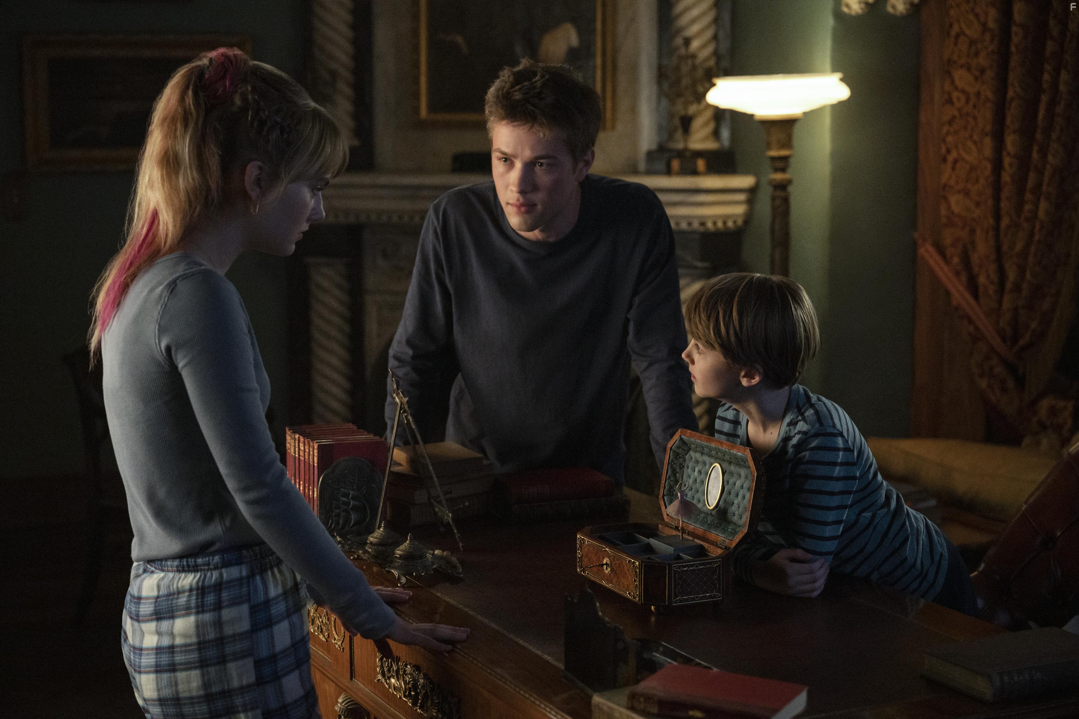 Connor Jessup, Emilia Jones, and Jackson Robert Scott in Locke & Key (2020)