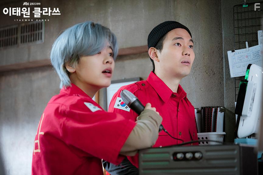 Ryu Kyung-Soo and Joo-Young Lee in Itaewon Keullasseu (2020)