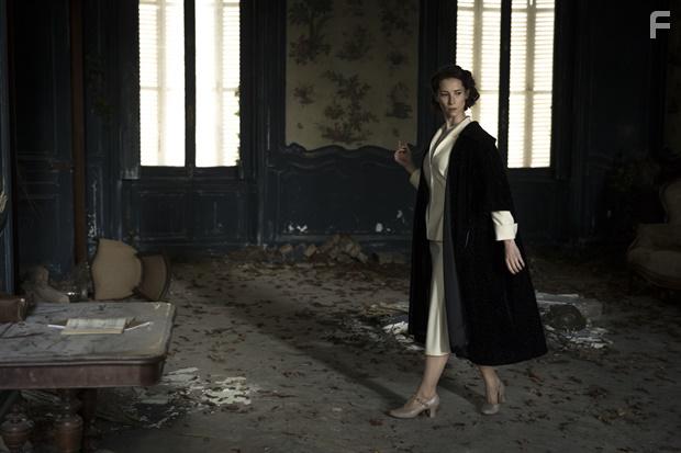 Sarah Reynolds in The Beast in the Jungle (2019)