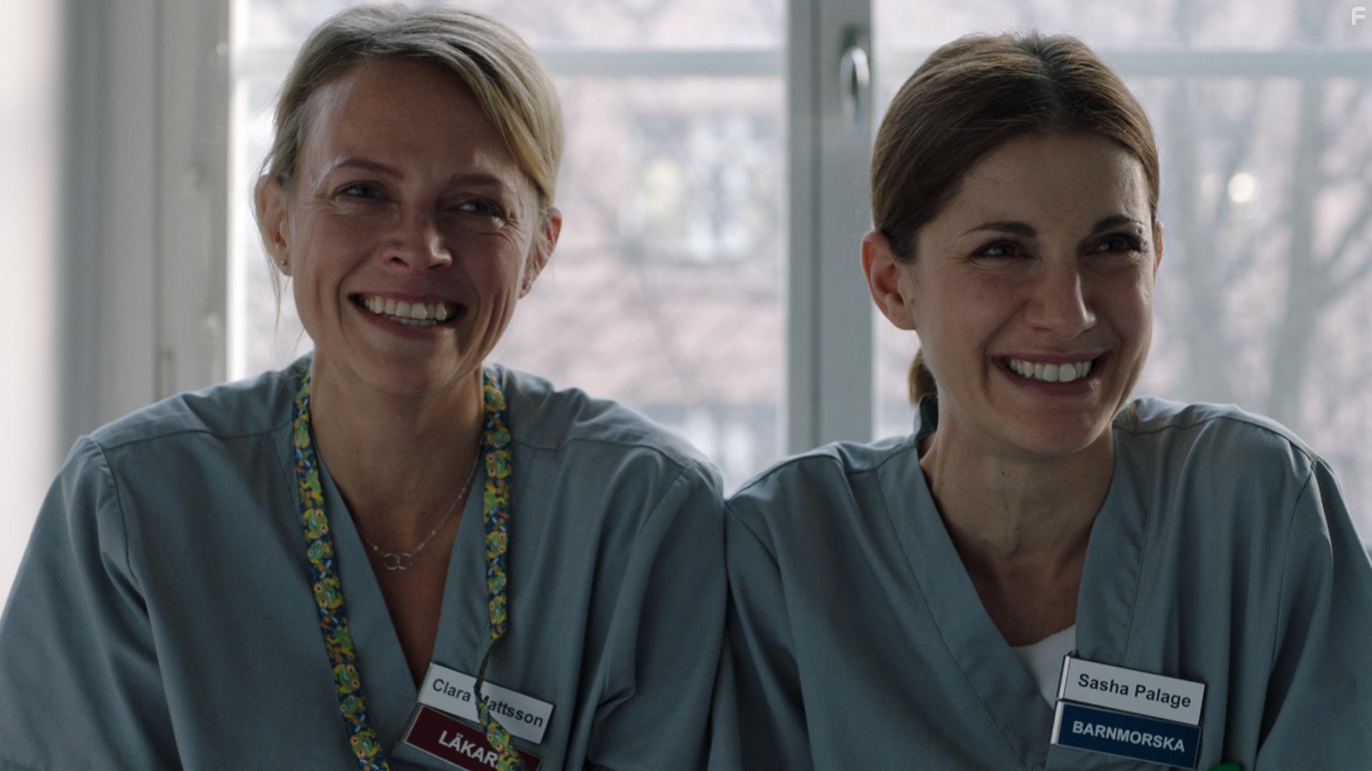 Josephine Bornebusch and Nina Zanjani in lska mig: r du lycklig?/Are you happy? (2019)