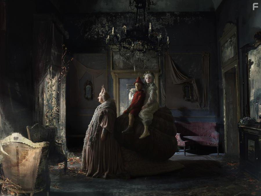 Maria Pia Timo, Alida Baldari Calabria, and Federico Ielapi in Pinocchio (2019)