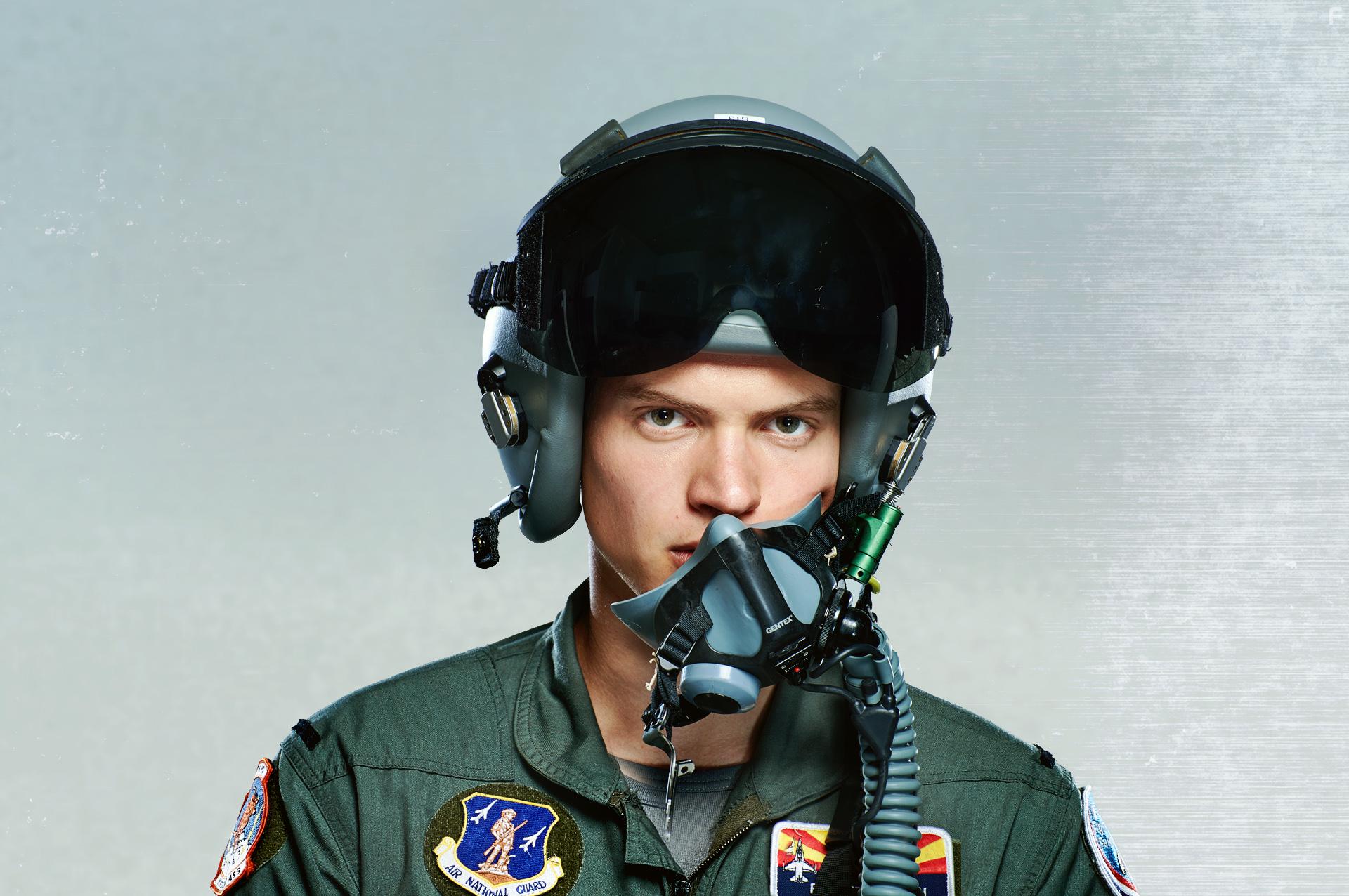 Josha Stradowski in Hoogvliegers (2020)