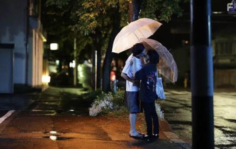 Tasuku Emoto and Shizuka Ishibashi in Kimi no tori wa utaeru (2018)