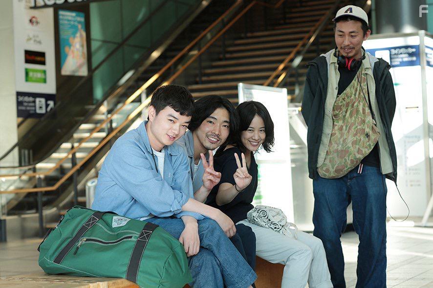 Tasuku Emoto, Shta Sometani, Sh Miyake, and Shizuka Ishibashi in Kimi no tori wa utaeru (2018)