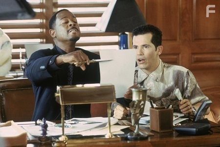 John Leguizamo and Martin Lawrence in Чтo могло быть хуже? (2001)