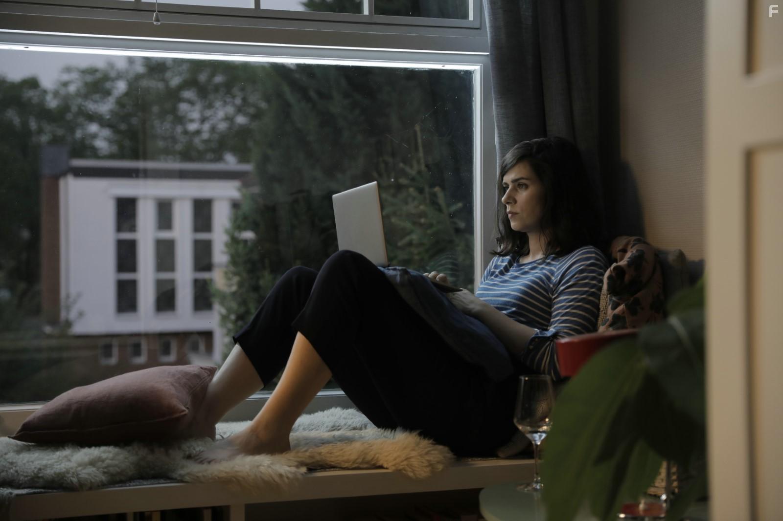 Nora Tschirner in Gut gegen Nordwind (2019)