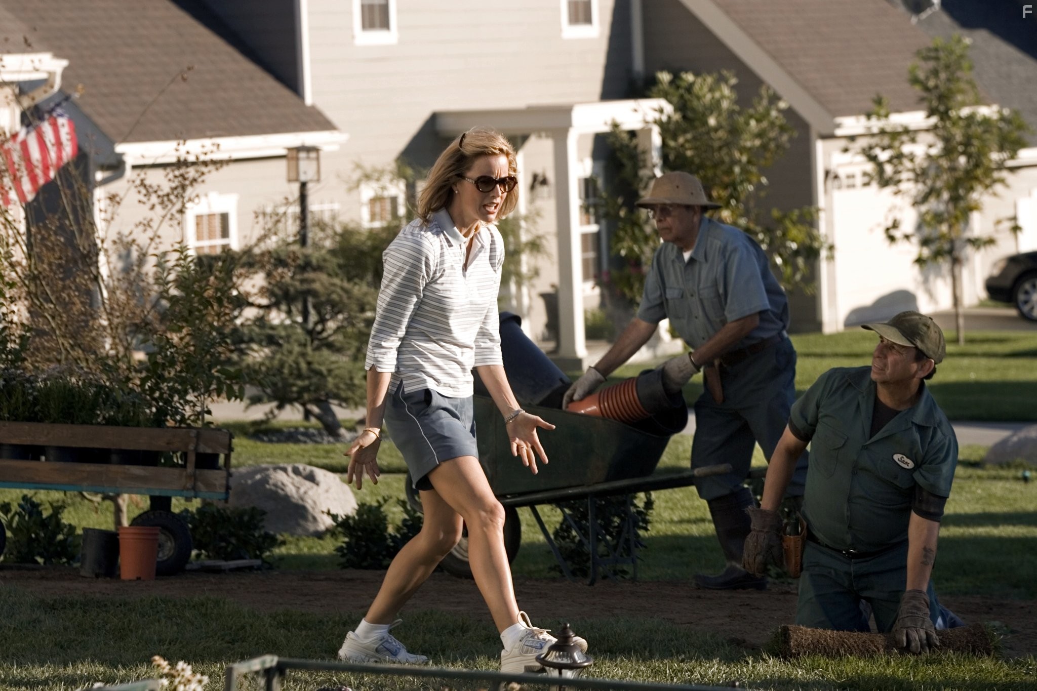 T?a Leoni in Аферисты (2005)