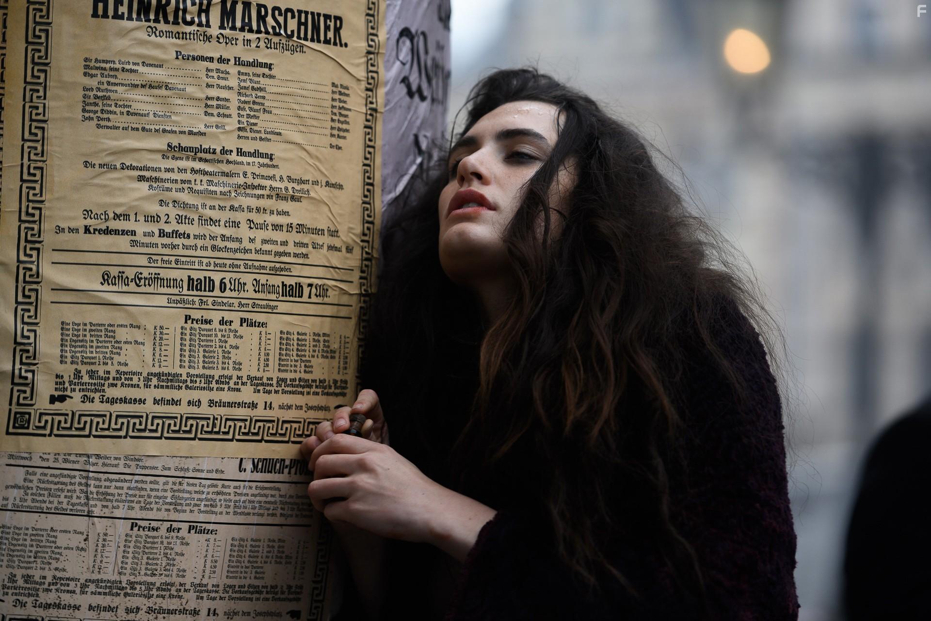 Ella Rumpf in Freud (2020)