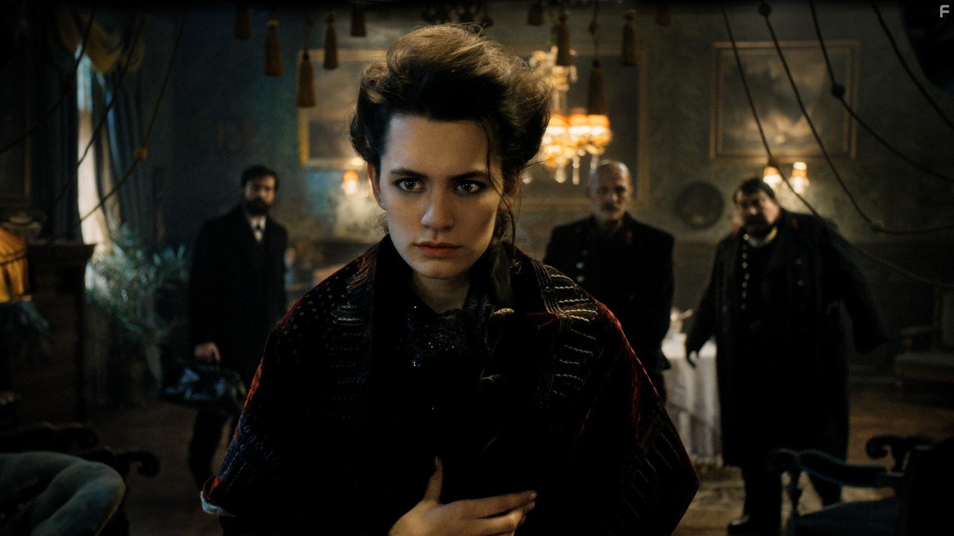 Ella Rumpf in Freud (2020)