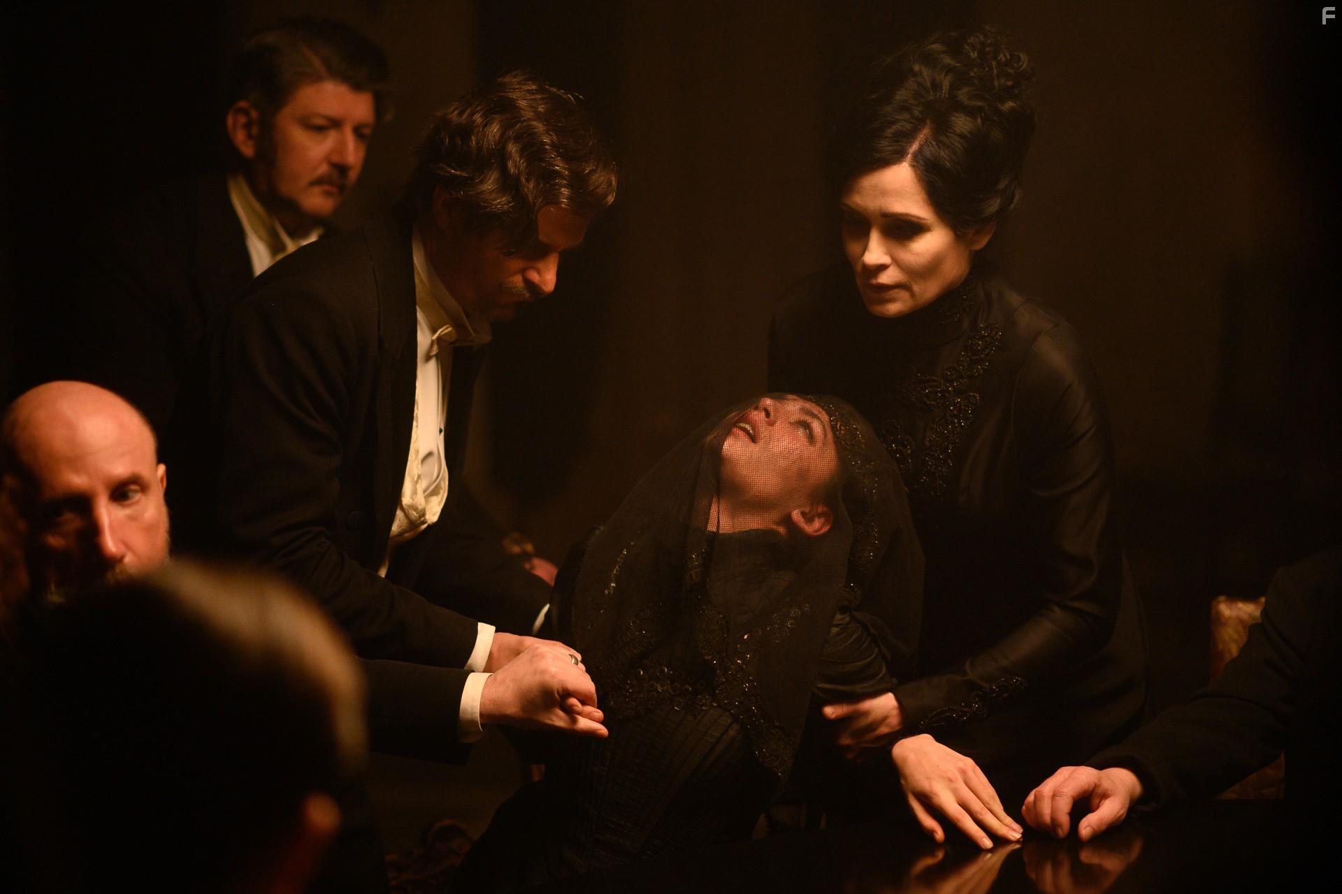 Philipp Hochmair, Anja Kling, and Ella Rumpf in Freud (2020)