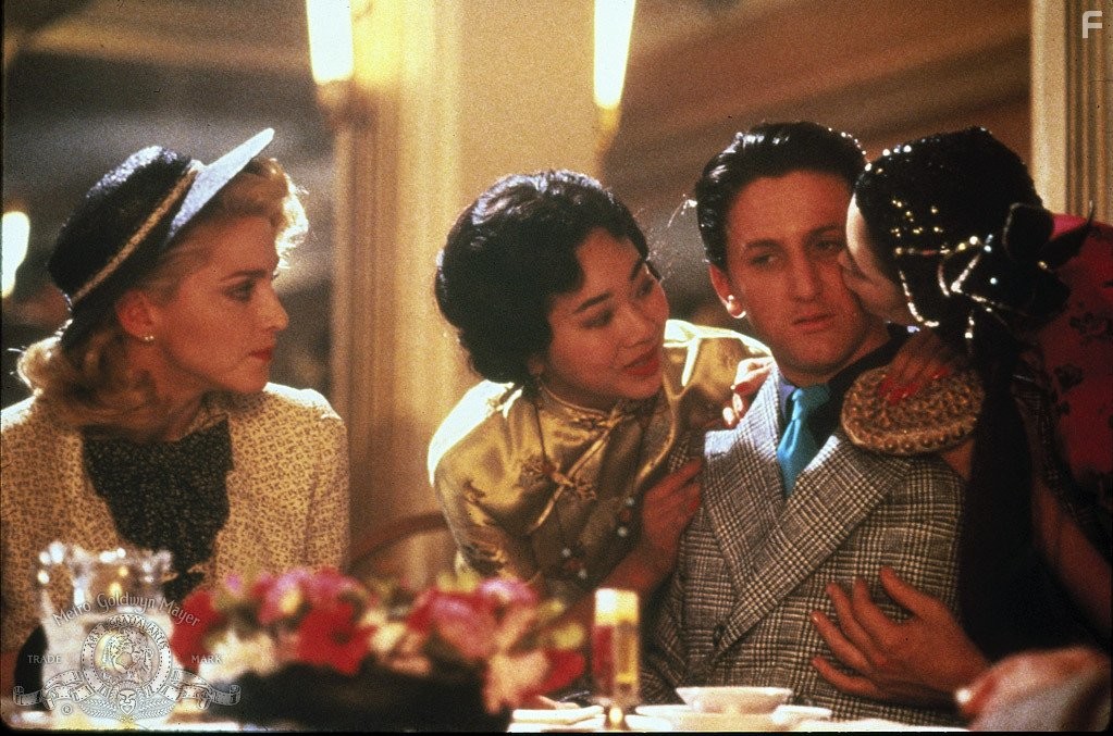 Madonna and Sean Penn in Шанхайский сюрприз (1986)