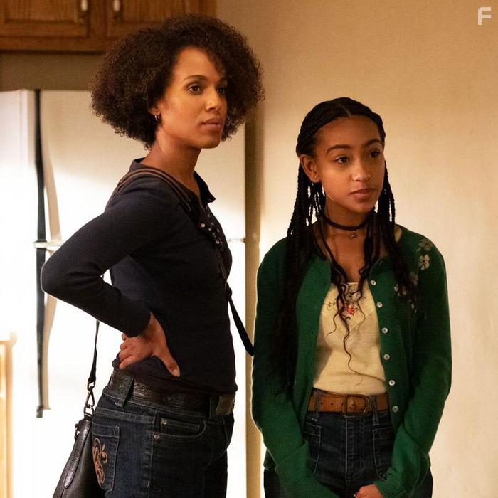 Kerry Washington and Lexi Underwood in Little Fires Everywhere: The Spark (2020)