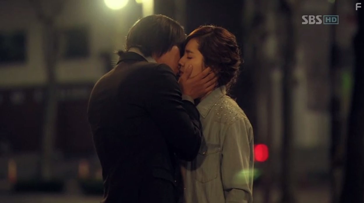 Ga-in Han and Nam-gil Kim in Nabbeun Namja (2010)