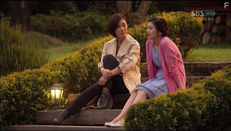 Yeon-Soo Oh and So-Min Jung in Nabbeun Namja (2010)