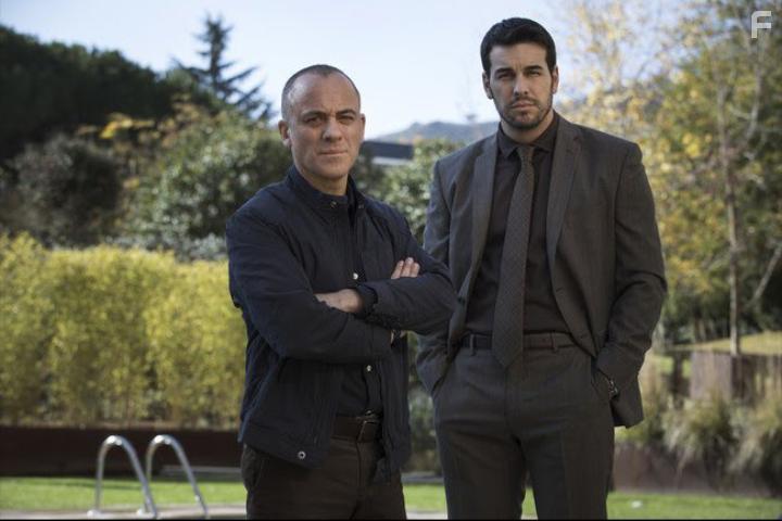 Javier Gutirrez and Mario Casas in Hogar (2020)