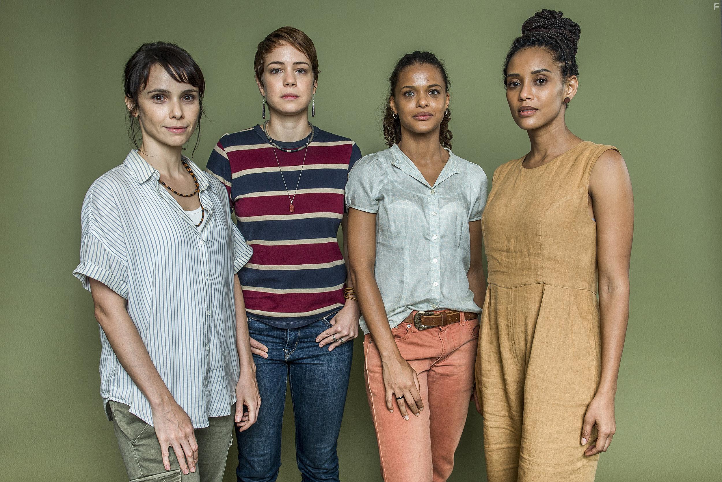 Tas Arajo, Dbora Falabella, Leandra Leal, and Thain Duarte in Aruanas (2019)