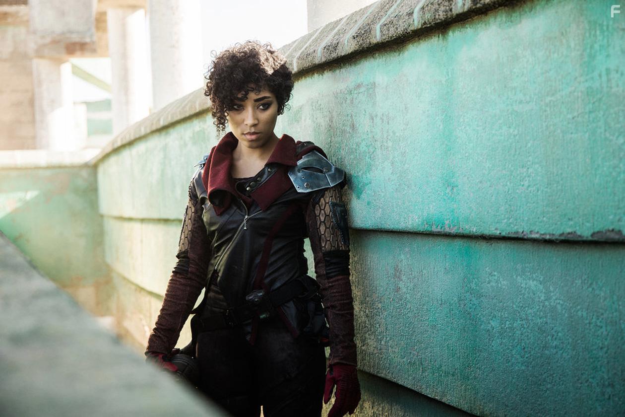 Vagrant Queen (2020)