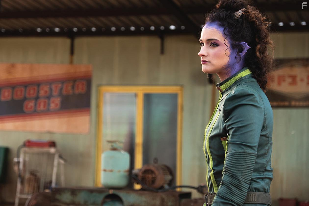 Vagrant Queen (2020)