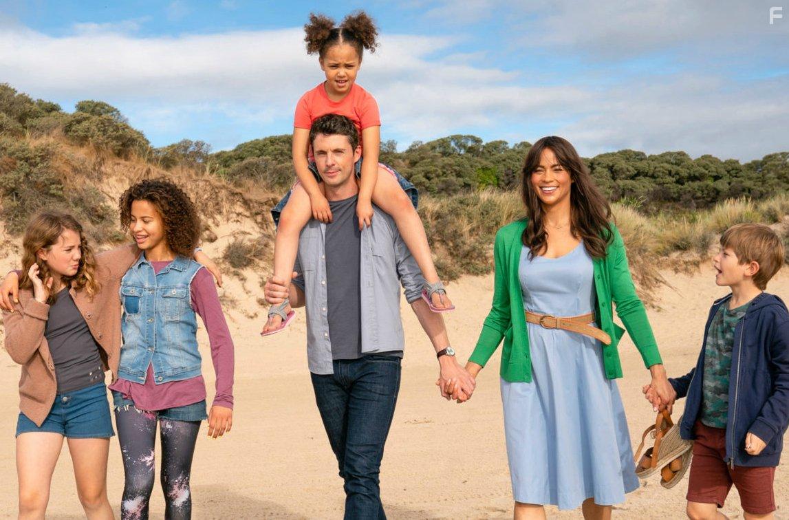 Matthew Goode, Paula Patton, Ashley Aufderheide, Teddie-Rose Malleson-Allen, Billy Jenkins, and Ellie-Mae Siame in Four Kids and It (2020)