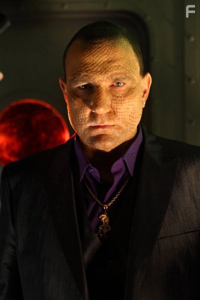 Vinnie Jones in Плащ (2011)