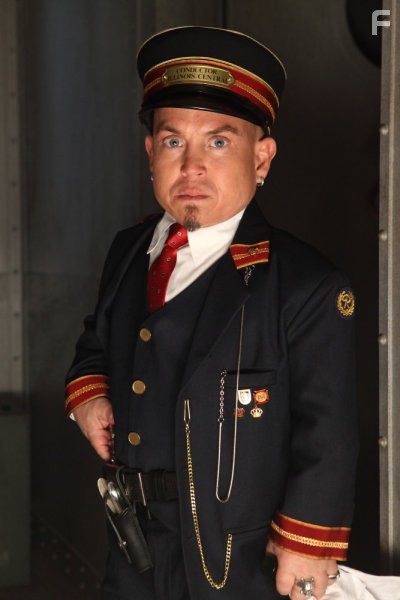 Martin Klebba in Плащ (2011)