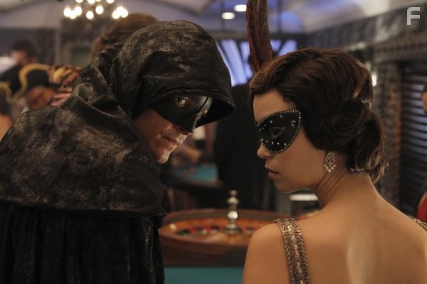 Summer Glau and David Lyons in Плащ (2011)