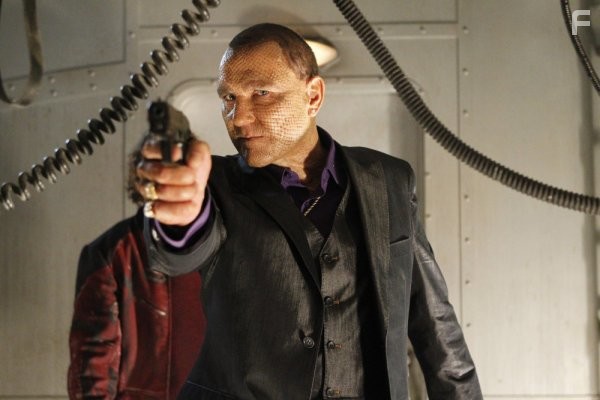 Vinnie Jones in Плащ (2011)