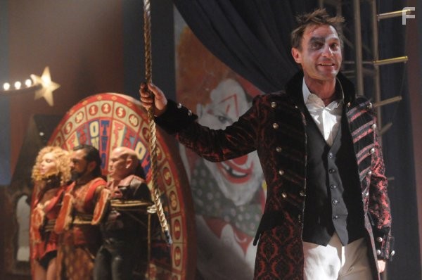 Izabella Miko, Martin Klebba, and Thomas Kretschmann in Плащ (2011)