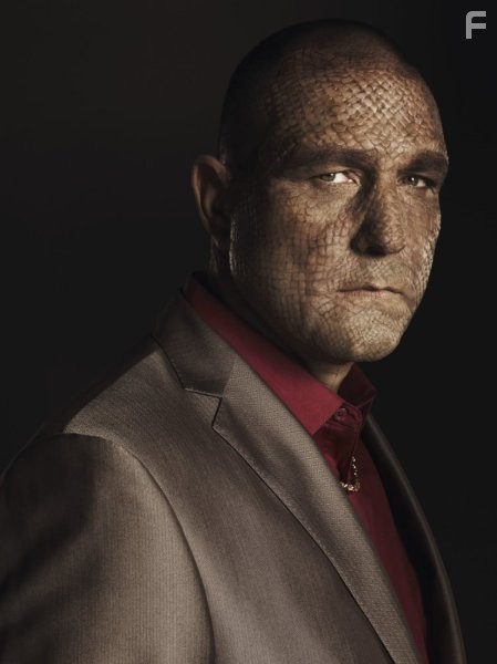 Vinnie Jones in Плащ (2011)