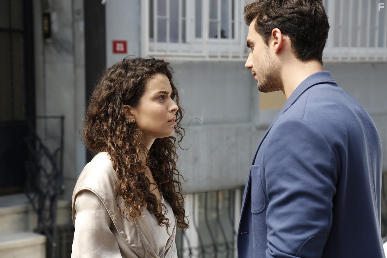 Asli Bekiroglu and Yilmaz Kunt in Glmse Yeter (2016)