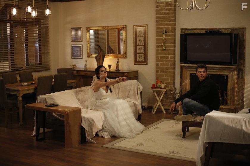 Asli Bekiroglu in Glmse Yeter (2016)