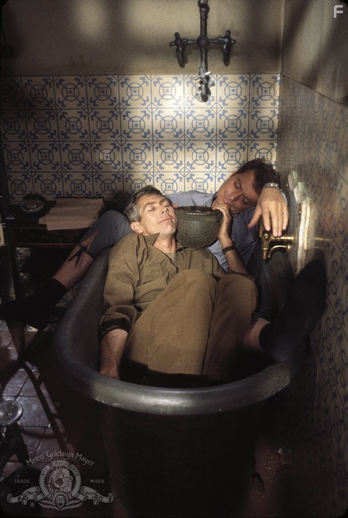 James Coburn in Что ты делал на войне, папа? (1966)