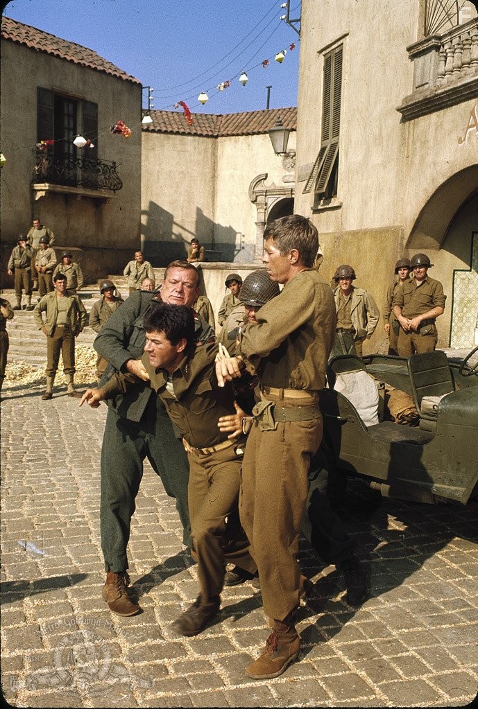 James Coburn in Что ты делал на войне, папа? (1966)