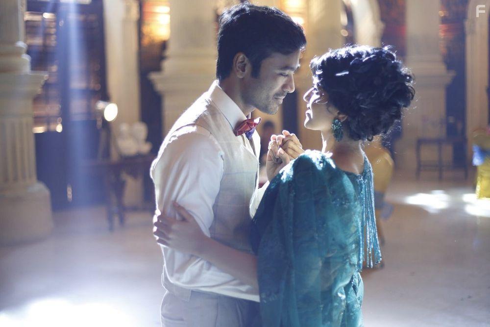 Dhanush and Megha Akash in Enai Noki Paayum Thota (2019)