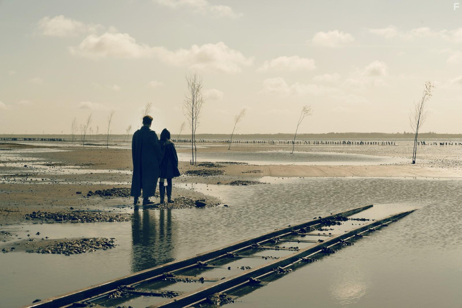 Ulrich Noethen and Levi Eisenbltter in Deutschstunde (2019)