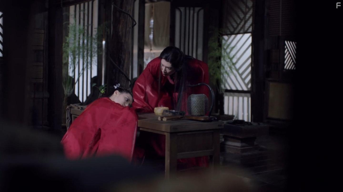 Dilraba Dilmurat and Ruilin Liu in Three Lives Three Worlds, The Pillow Book (2020)