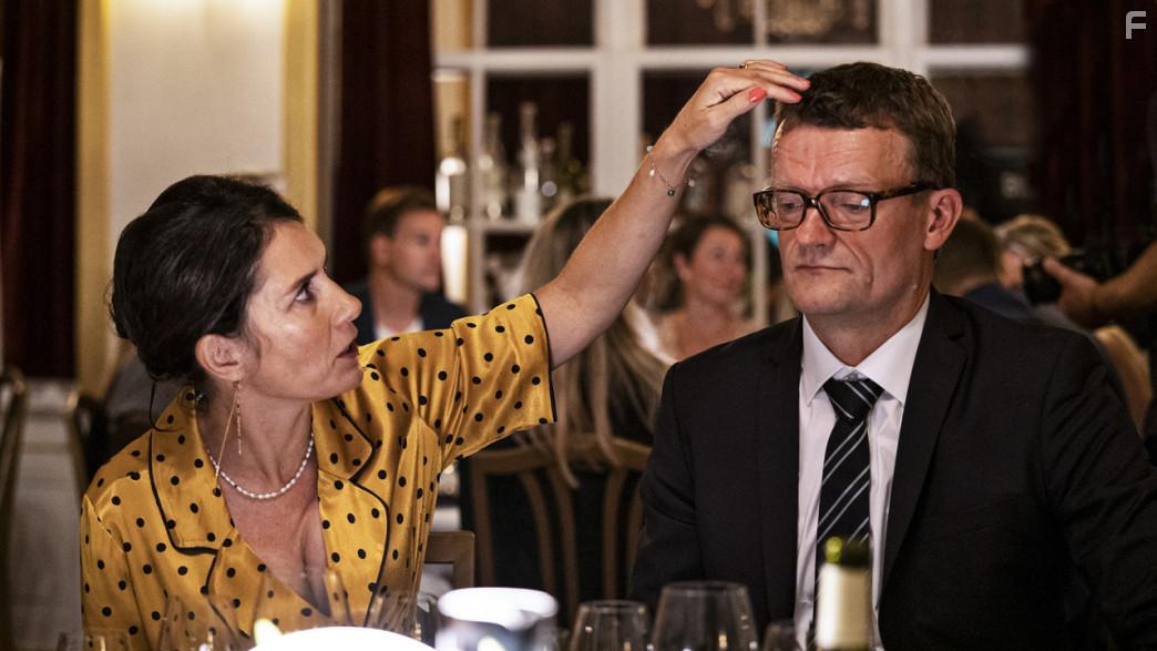 Frank Hvam and Mia Lyhne in Klovn the Final (2020)