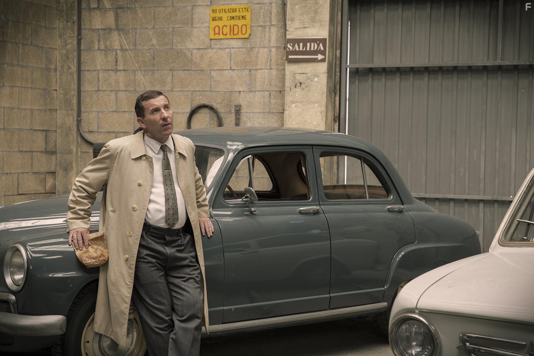 Antonio de la Torre in La lnea invisible (2020)