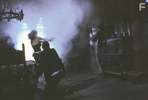 Ona Grauer and Tyron Leitso in Дом мёртвых (2003)