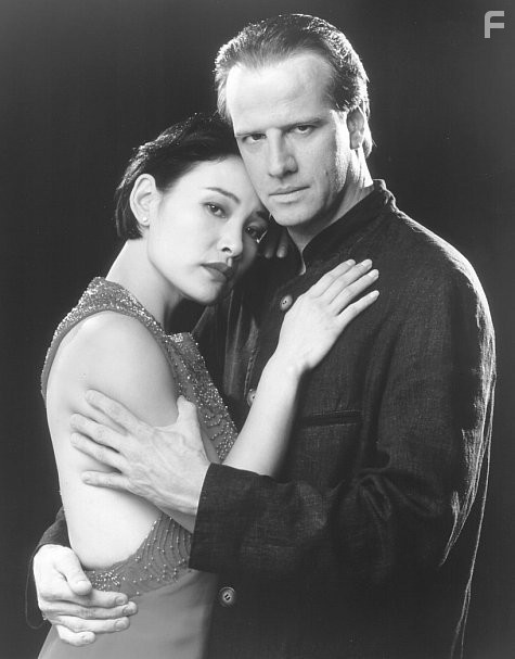 Christopher Lambert and Joan Chen in Преследуемый (1995)